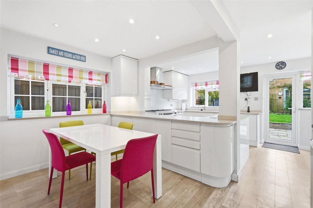 Property photo 2 of 27 Picture No. 26