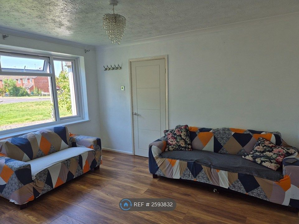 Property photo 3 of 18 Lounge