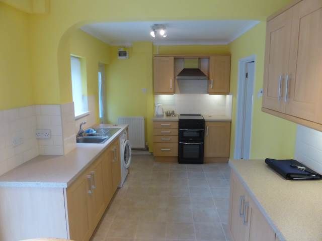 Property photo 2 of 9 Kitchen Aspect 1