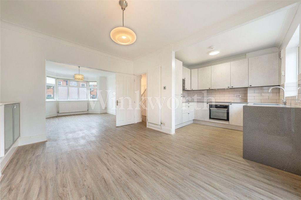 Property photo 1 of 16 Picture No. 04