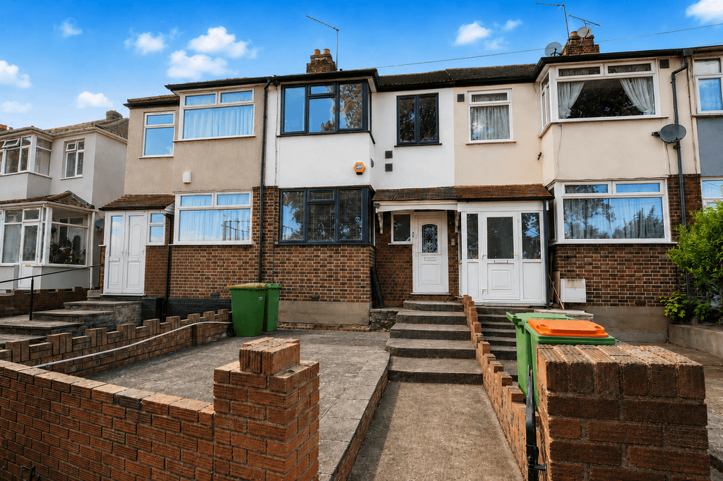 Property photo 1 of 20 3-Bedroom Terraced House In East Ham
