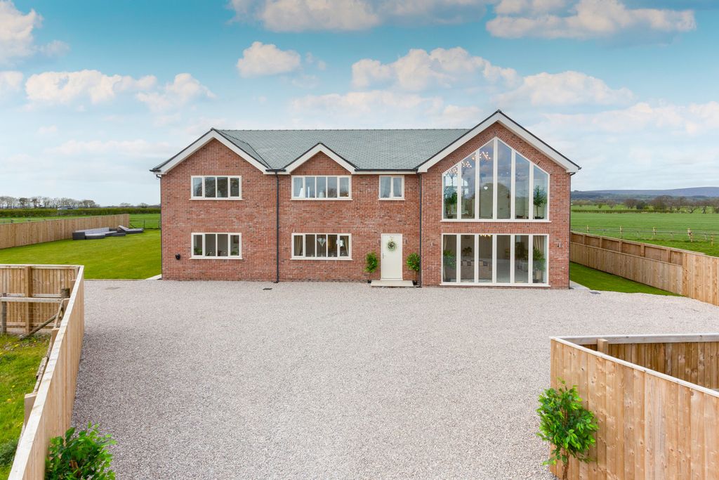 Property photo 2 of 28