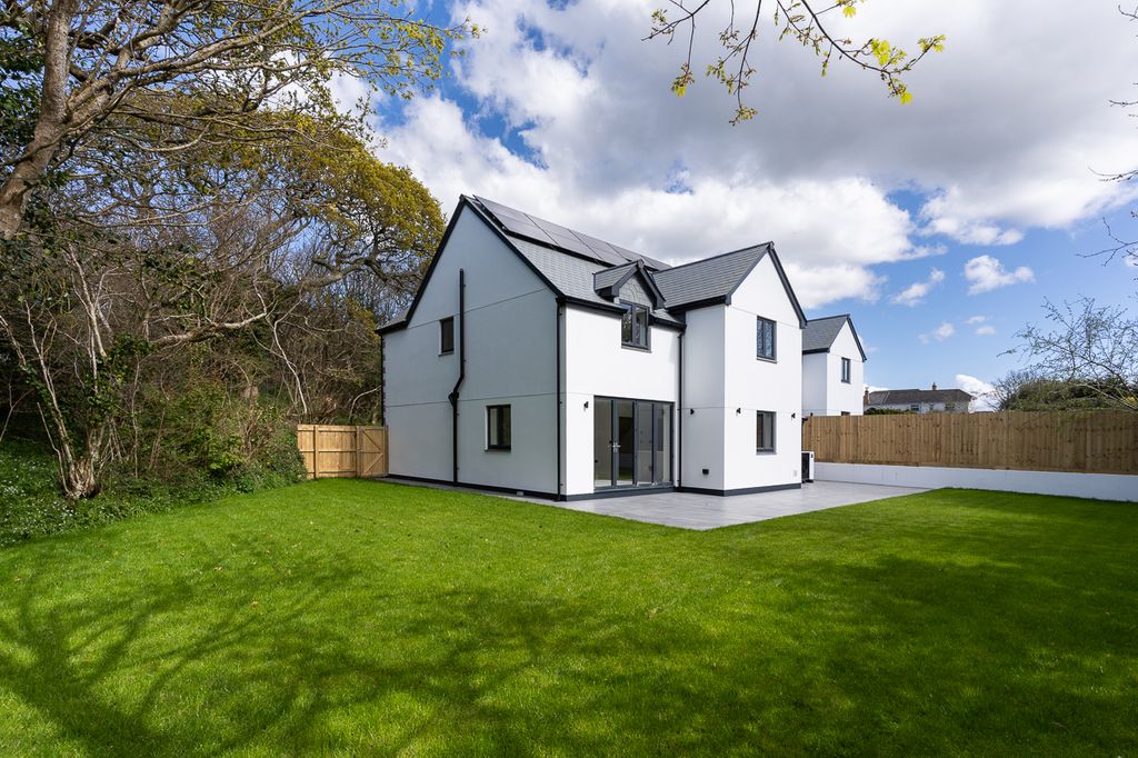 Property photo 2 of 32