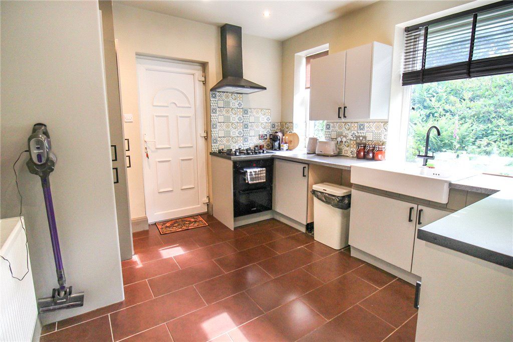 Property photo 3 of 12 Kitchen