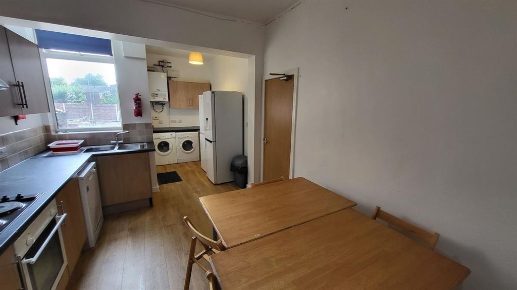 Property photo 2 of 12 Bright, Practical Kitchen With Built-In Appliances...