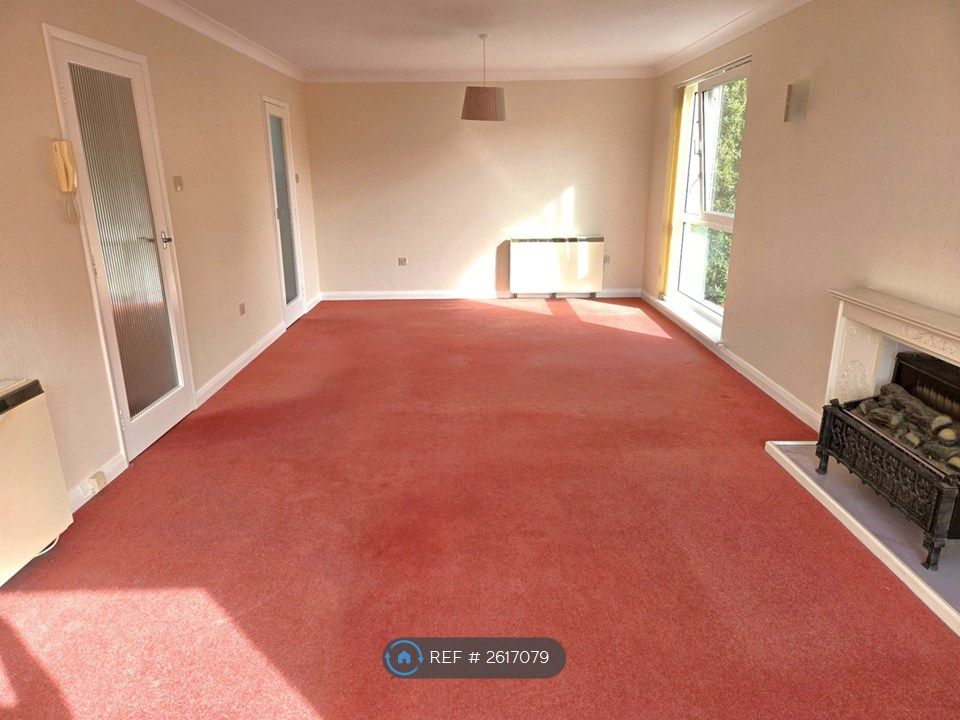 Property photo 3 of 23 Lounge 1