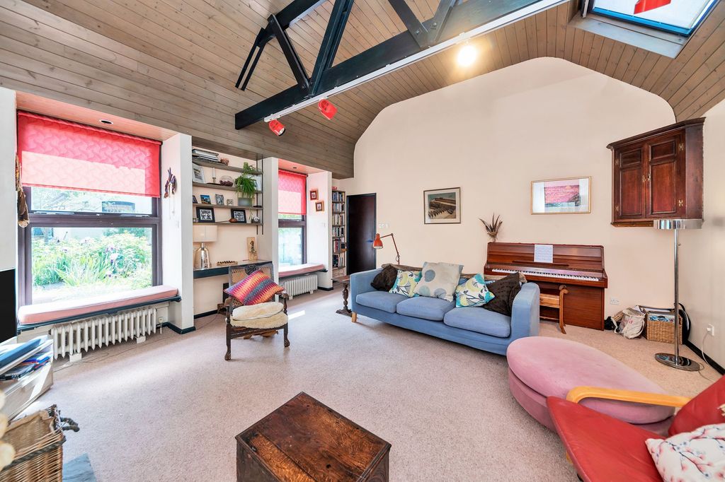 Property photo 3 of 24