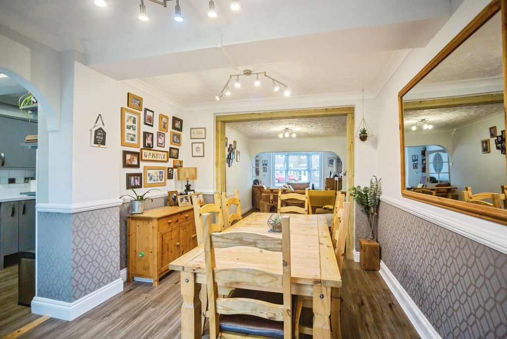 Property photo 3 of 16 Photo