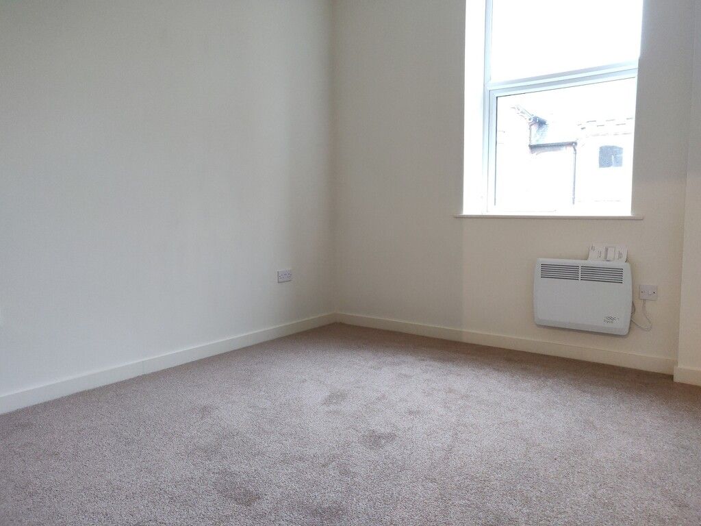 Property photo 2 of 4 Bedroom