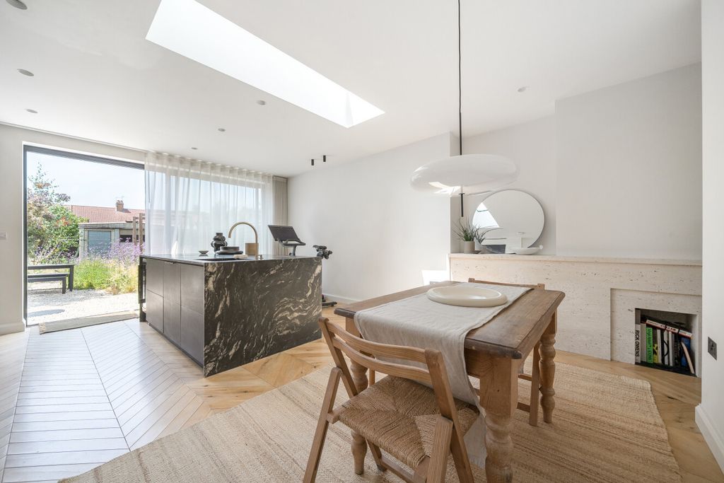 Property photo 2 of 17 1492382-7-6A513ce...