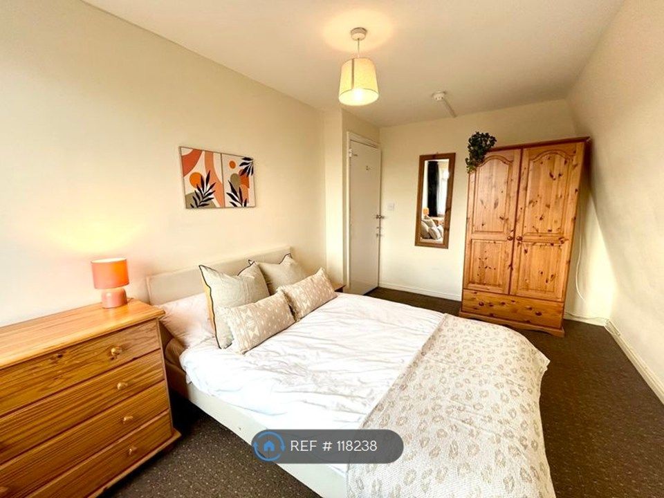 Property photo 1 of 5 Bedroom 2