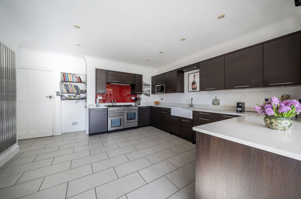 Property photo 3 of 23 Photo 12