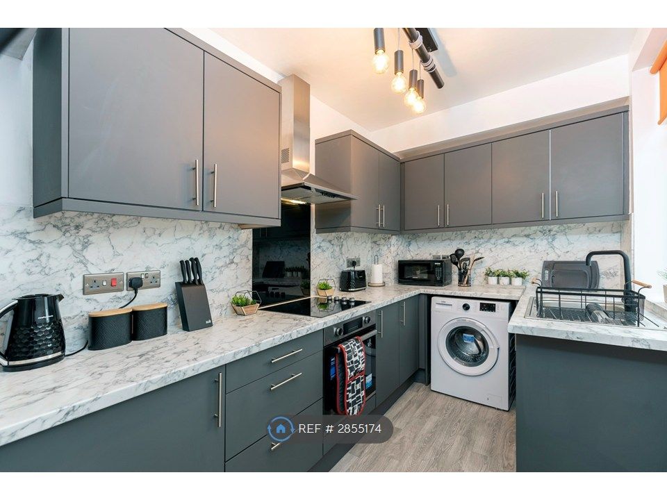 Property photo 2 of 11 Kitchen