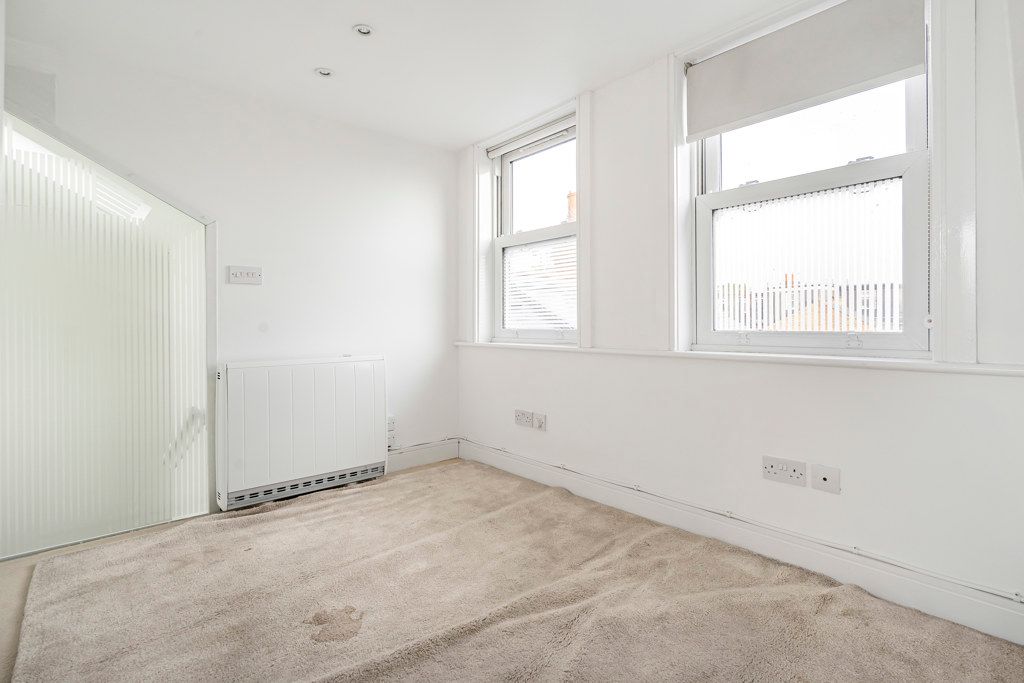 Property photo 3 of 14 Studio