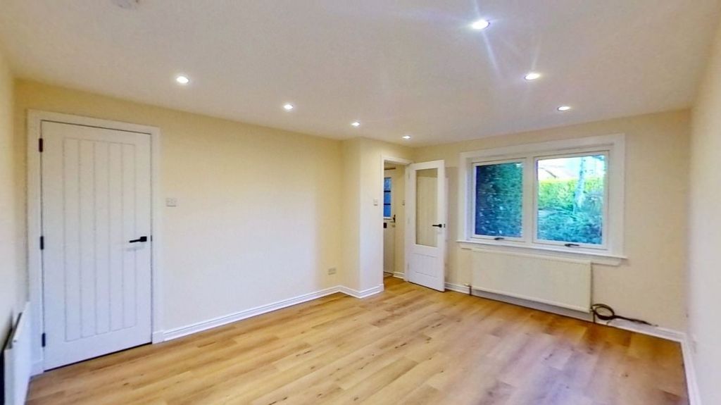 Property photo 2 of 18 Picture No. 23