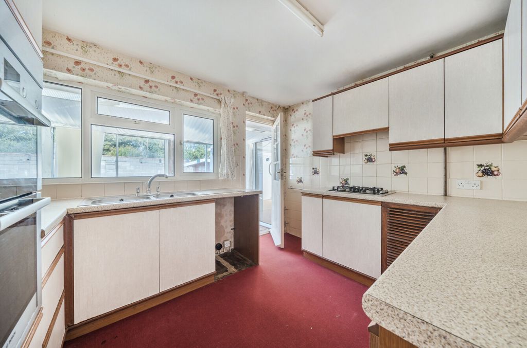 Property photo 3 of 16 1355219-12-68c806...