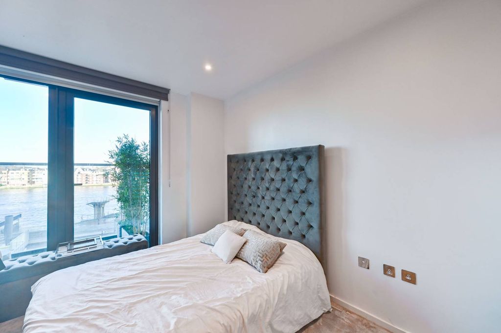 Property photo 3 of 21