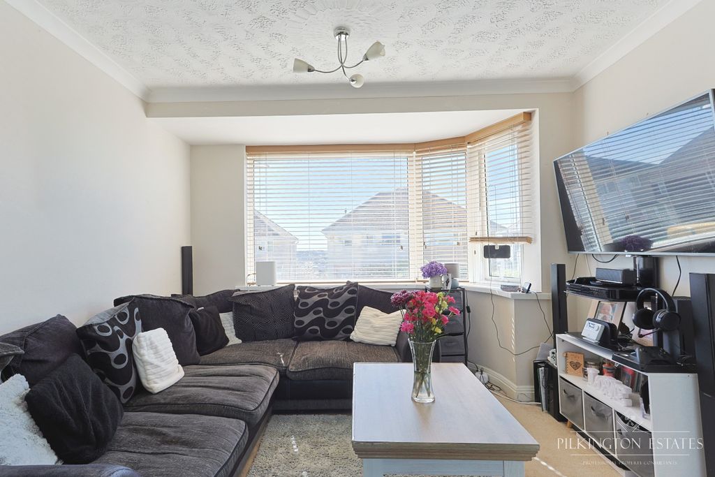 Property photo 2 of 13 5035214