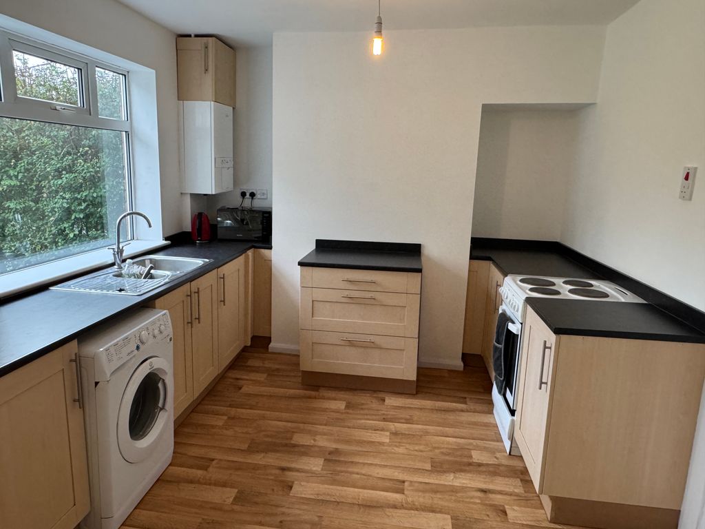 Property photo 3 of 9 Kitchen