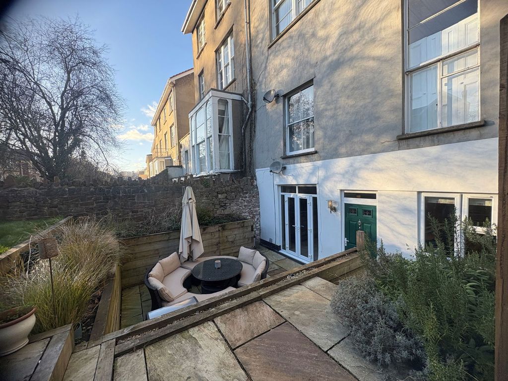 Property photo 1 of 33