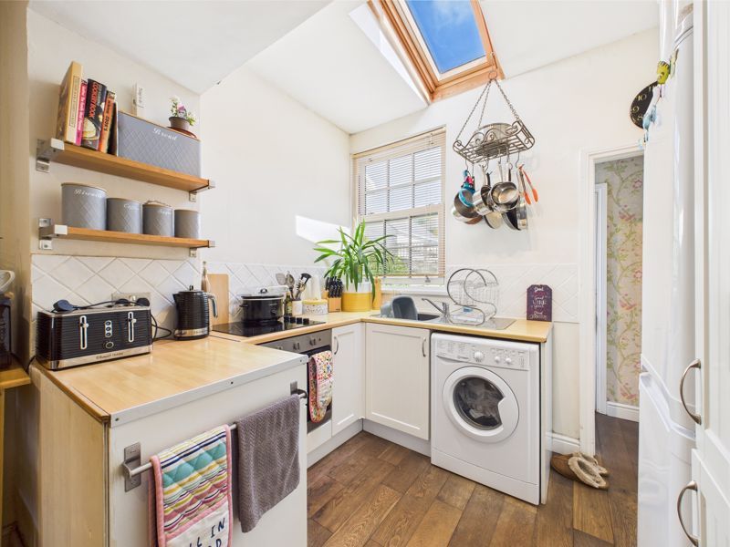 Property photo 3 of 11 Kitchen