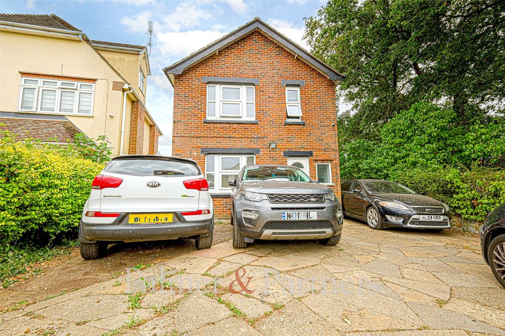 Property photo 1 of 9 External