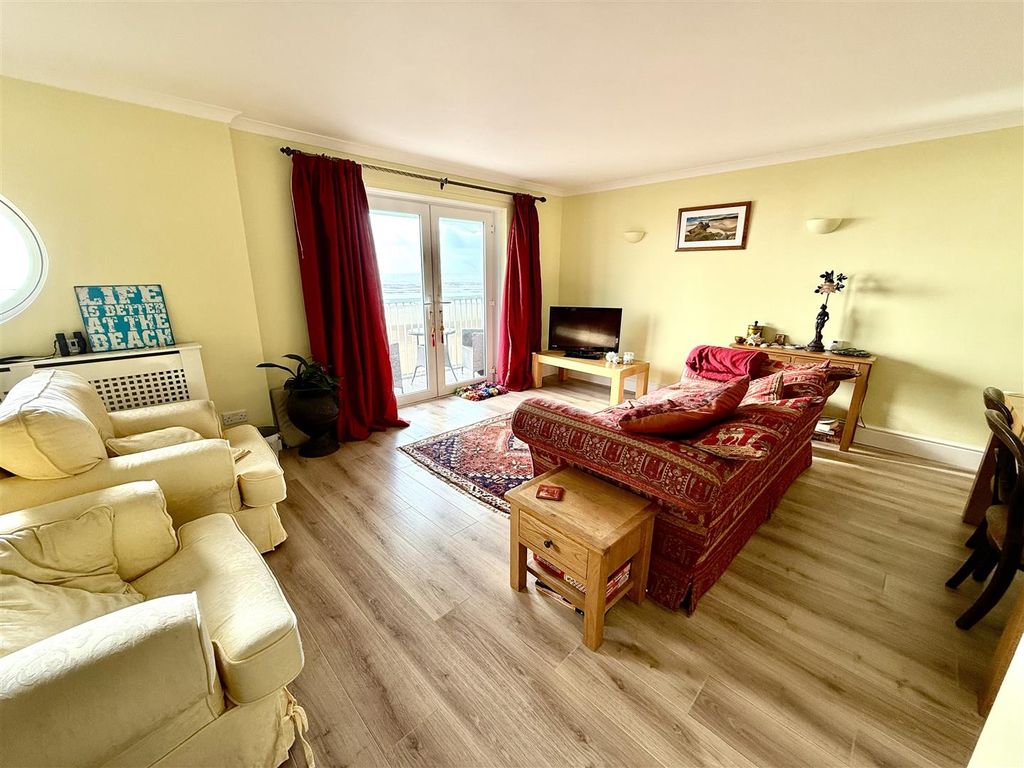 Property photo 2 of 17 Lounge.Jpg