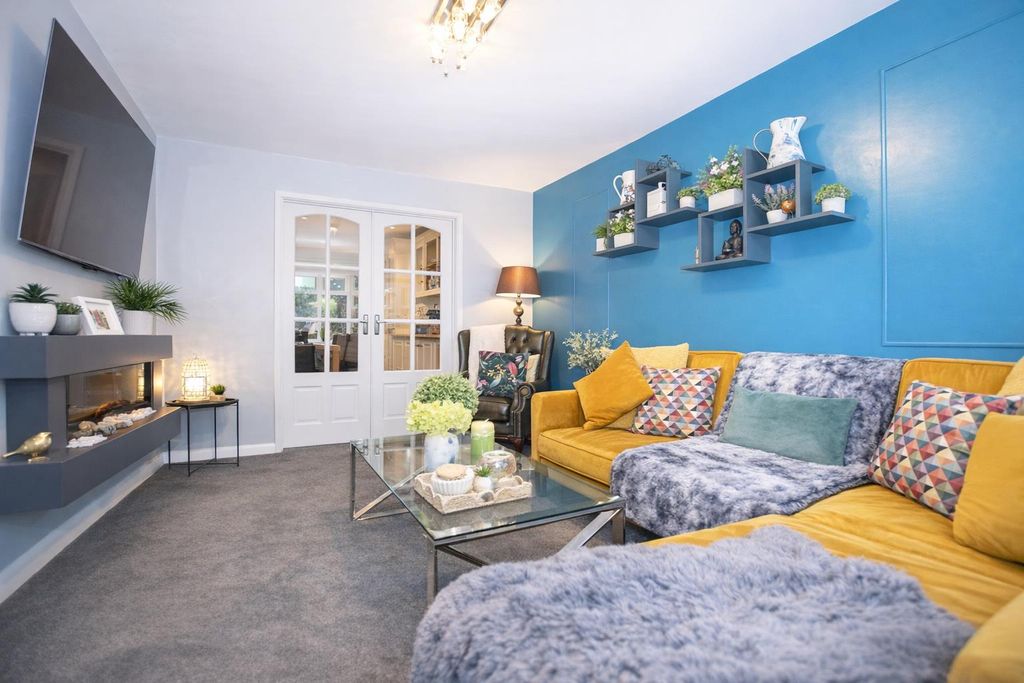 Property photo 3 of 14 Lounge