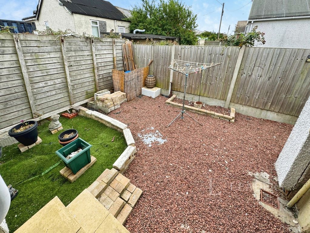 Property photo 3 of 12 Garden