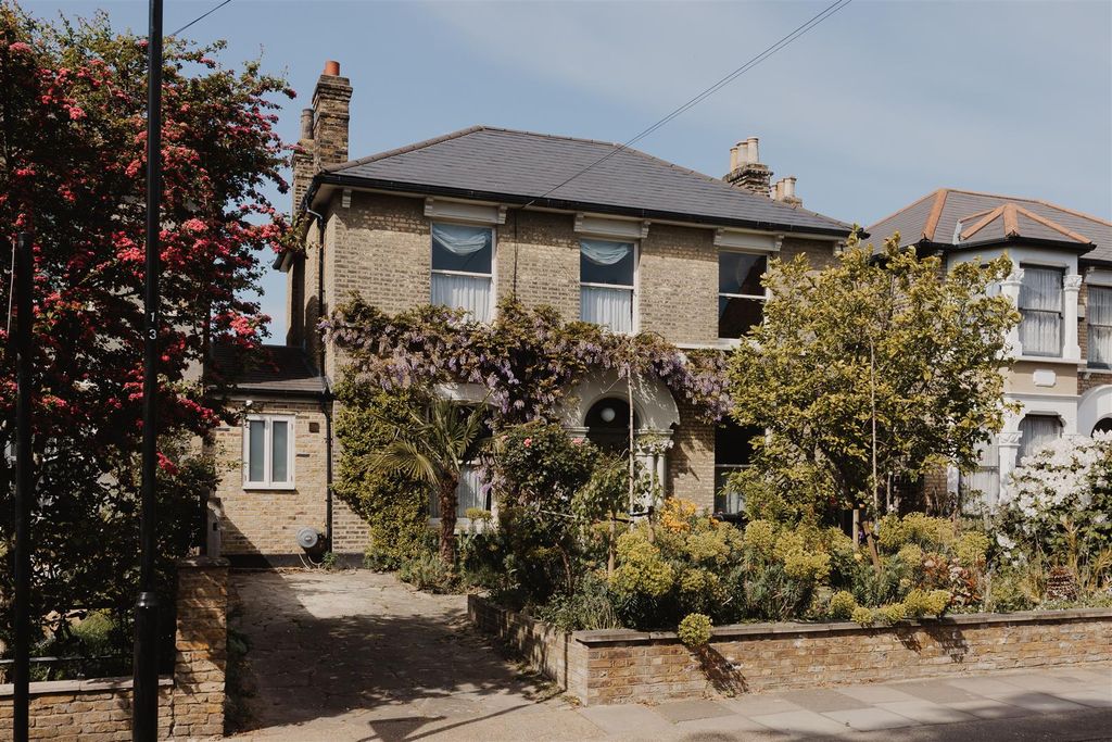Property photo 1 of 69 Osborne Road, E7