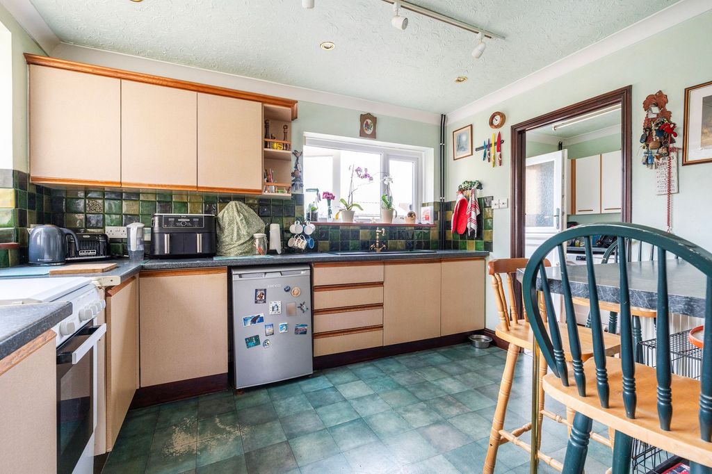 Property photo 3 of 25