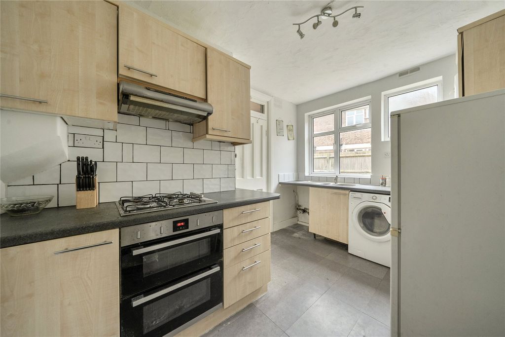 Property photo 3 of 7 Picture No. 12