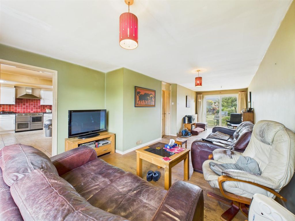 Property photo 3 of 14 Lounge