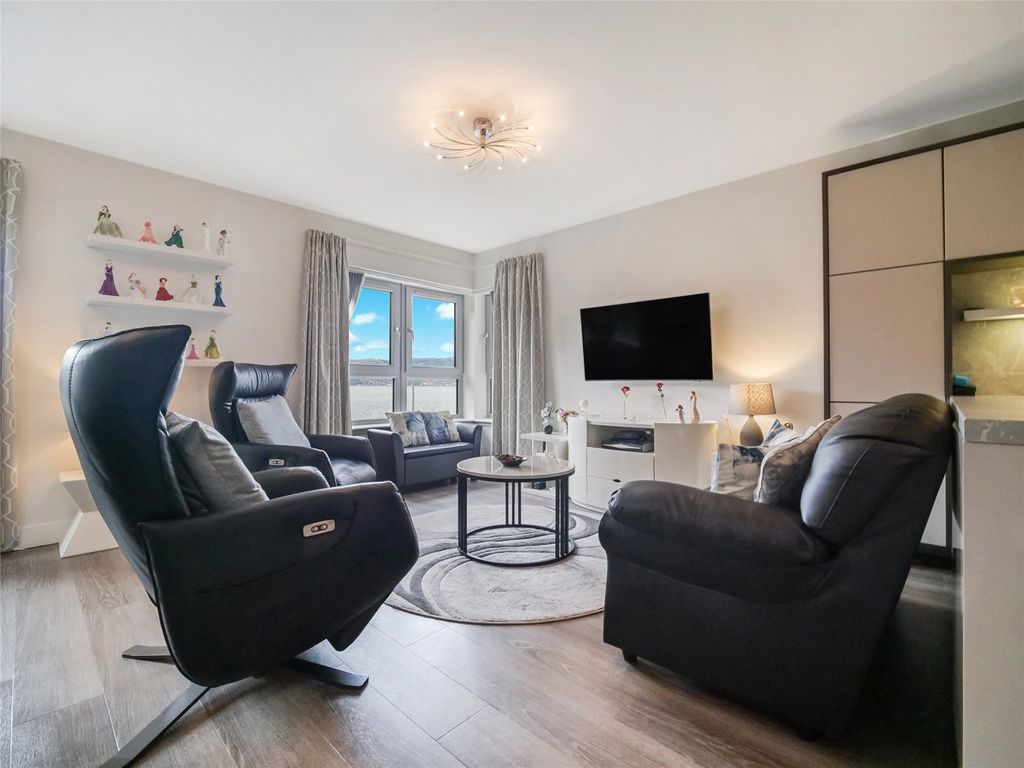 Property photo 3 of 24 Picture No. 05