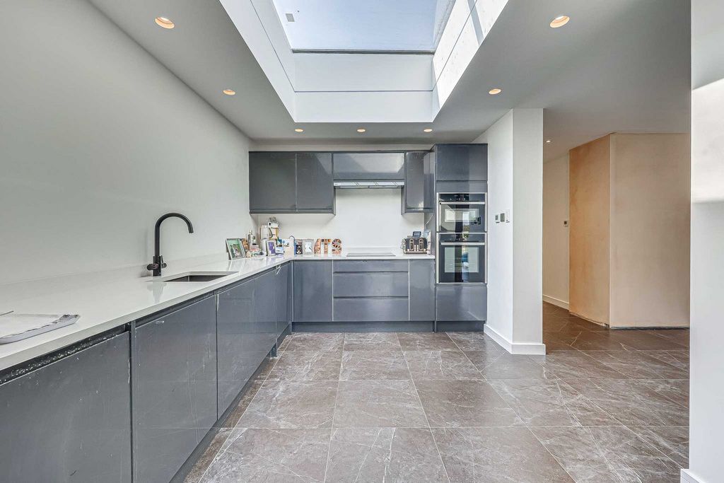 Property photo 3 of 31