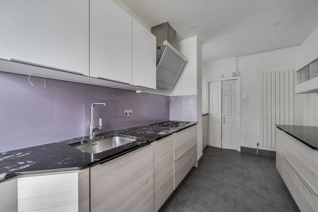 Property photo 3 of 22 1357005-13-68Cbaf...