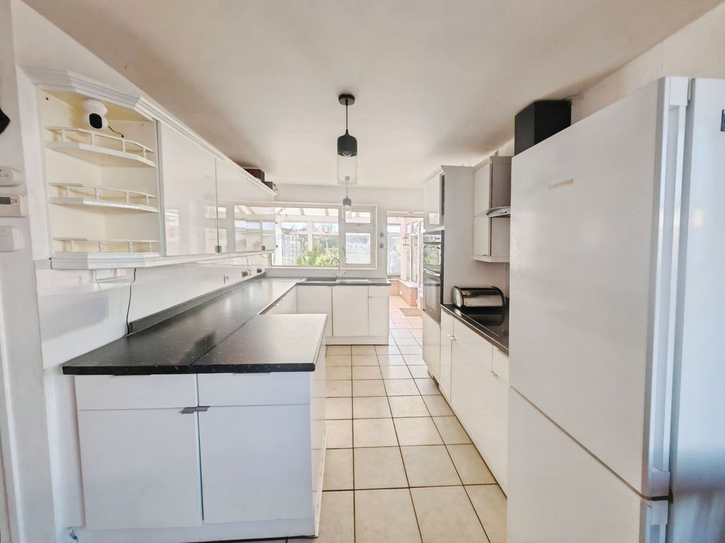 Property photo 2 of 23 Kitchen