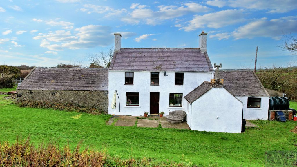 Property photo 2 of 18 Farmhouse