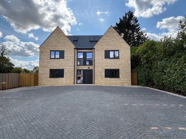 Property photo 1 of 11 Burford Road Front
