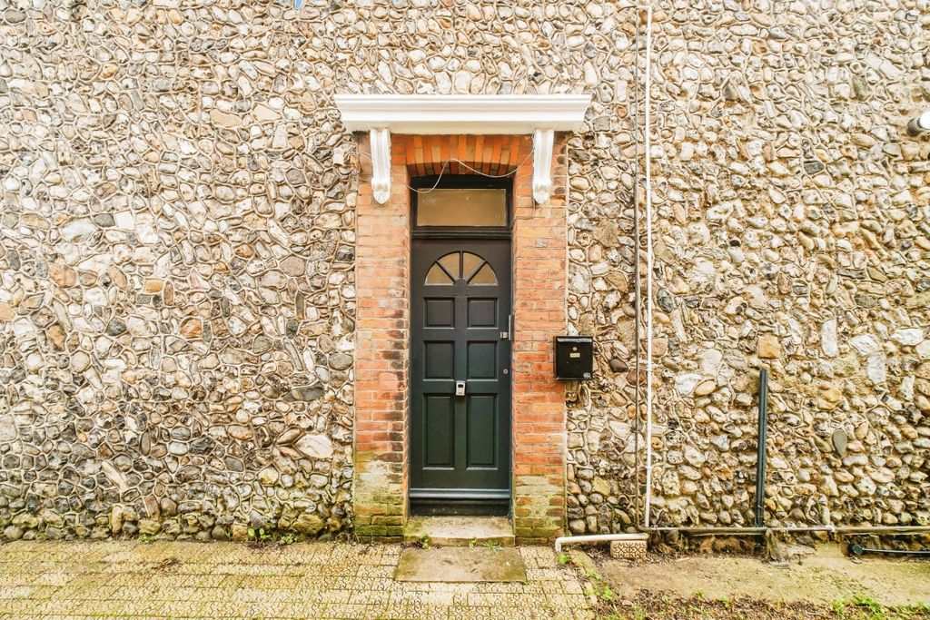 Property photo 2 of 20