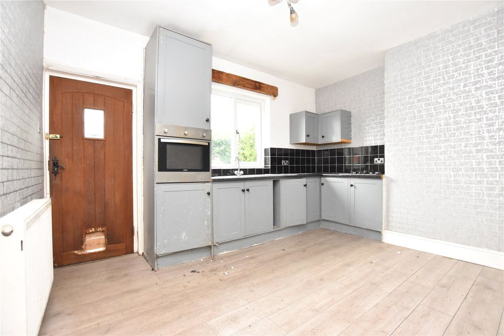 Property photo 2 of 18 Picture No. 28