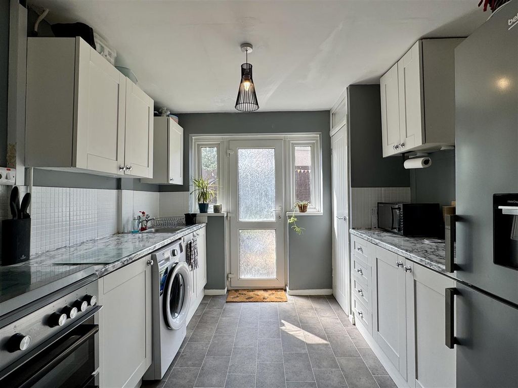 Property photo 2 of 17 Kitchen