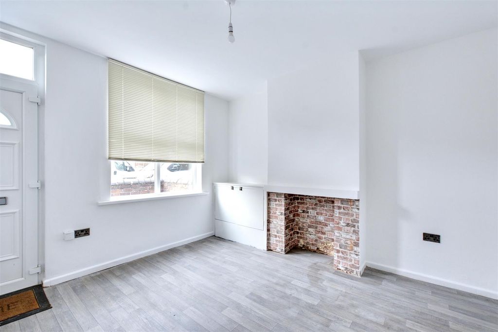 Property photo 2 of 13 Lounge_1.Jpeg