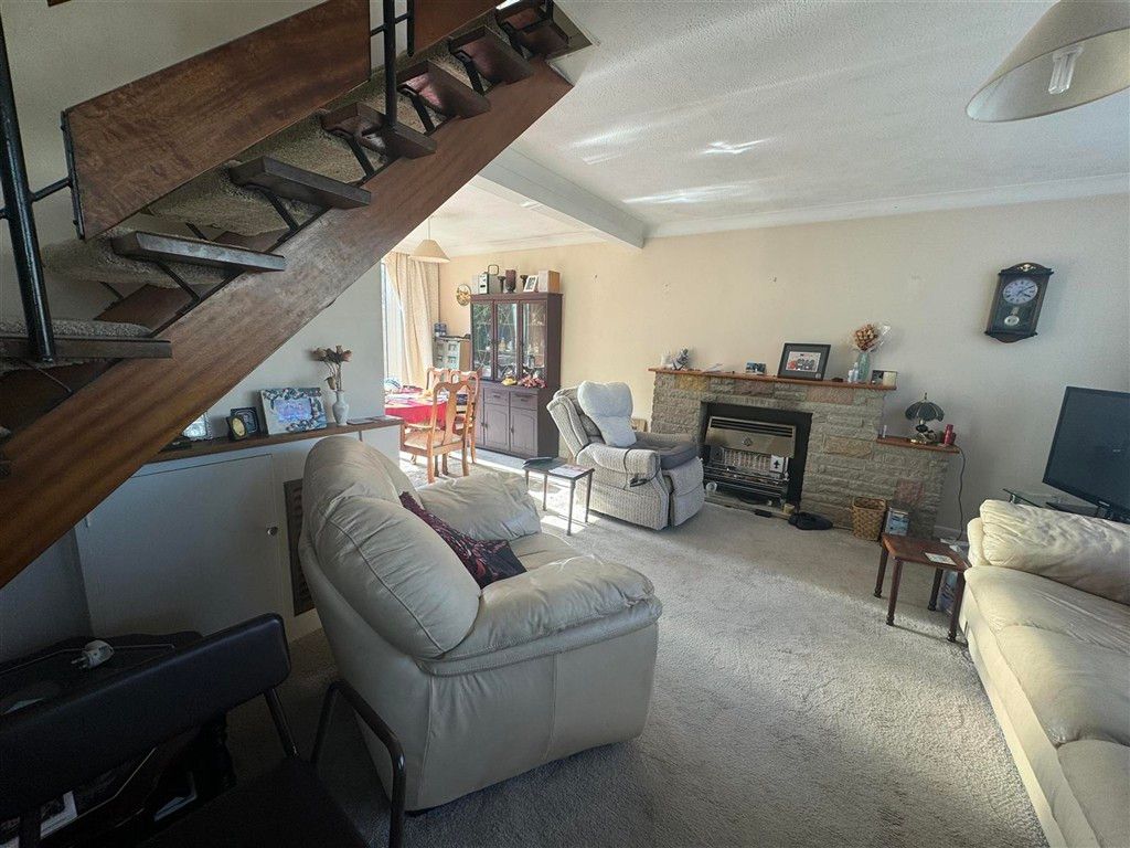 Property photo 1 of 8 Lounge