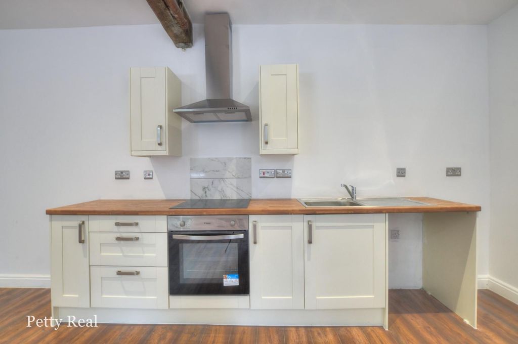 Property photo 2 of 26