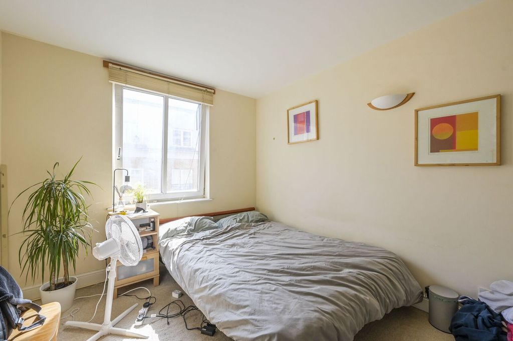Property photo 3 of 6
