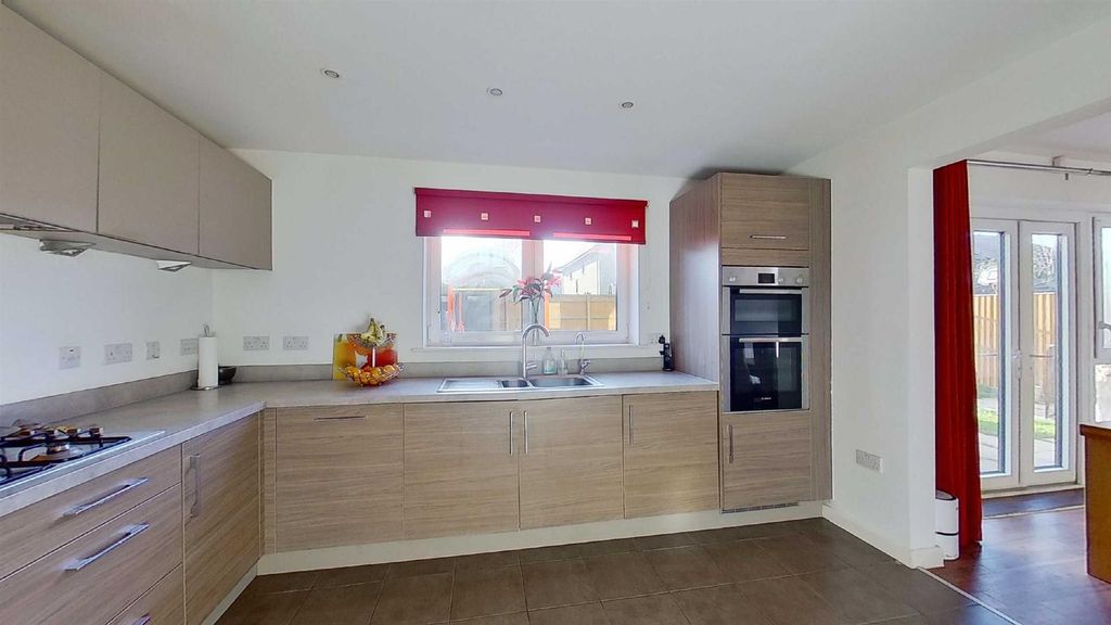 Property photo 3 of 24