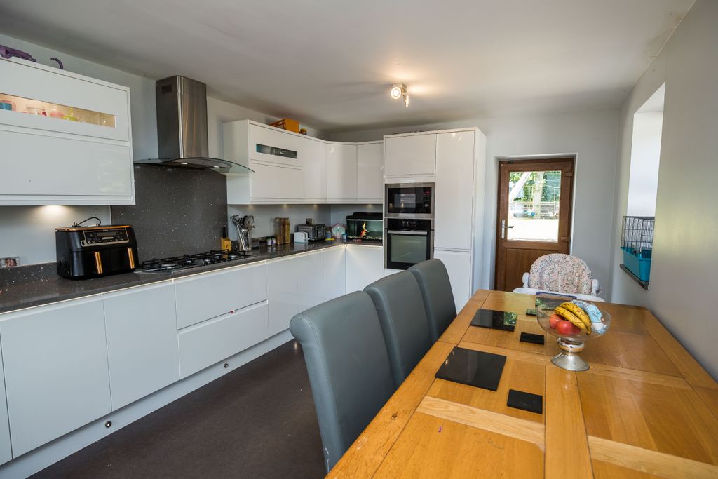 Property photo 2 of 33 Img_7855