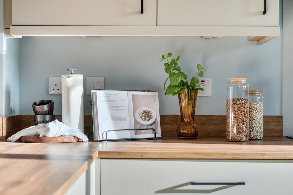 Property photo 3 of 18 Show Home Ex