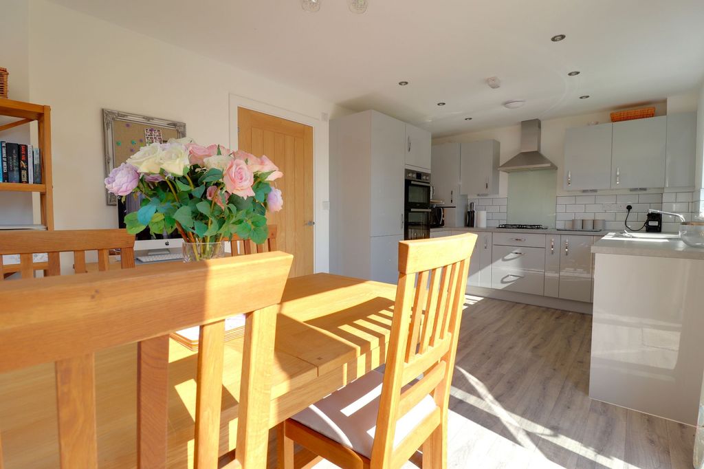 Property photo 3 of 17 Dining Kitchen